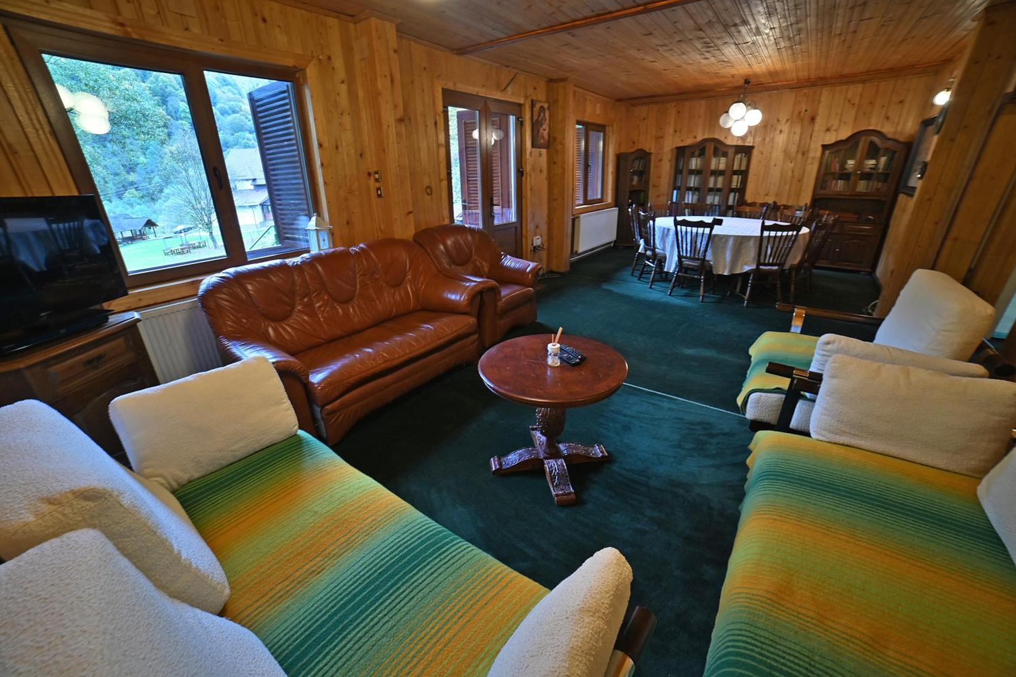 Casa De Vacanta Satic Piatra Craiului La Doi Viermi מראה חיצוני תמונה